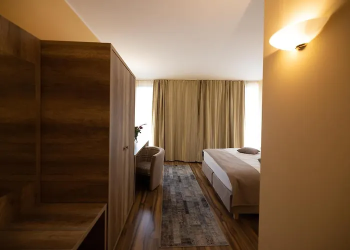 Ξενοδοχείο Perla 4*