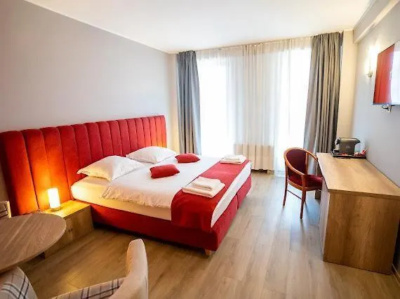 Ξενοδοχείο Perla 4*