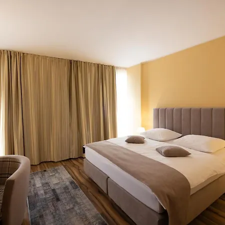 Perla 4*